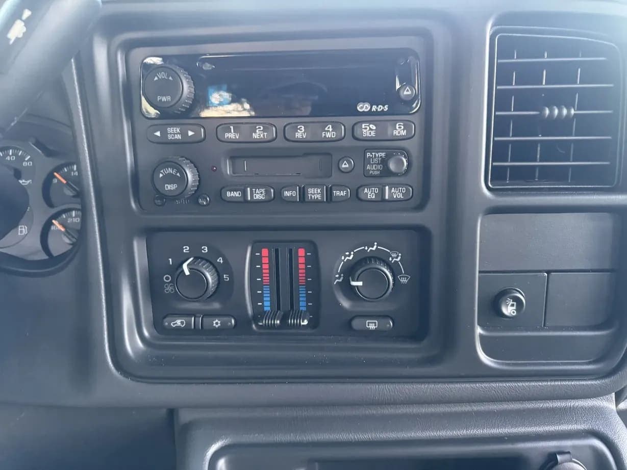 2003 Chevrolet Silverado 2500HD LT, view