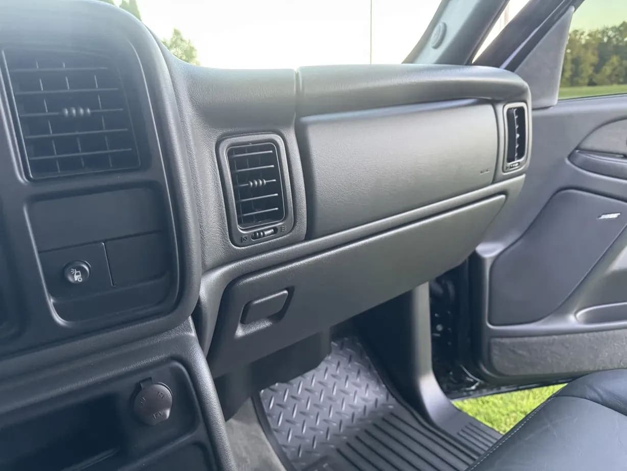 2003 Chevrolet Silverado 2500HD LT, view