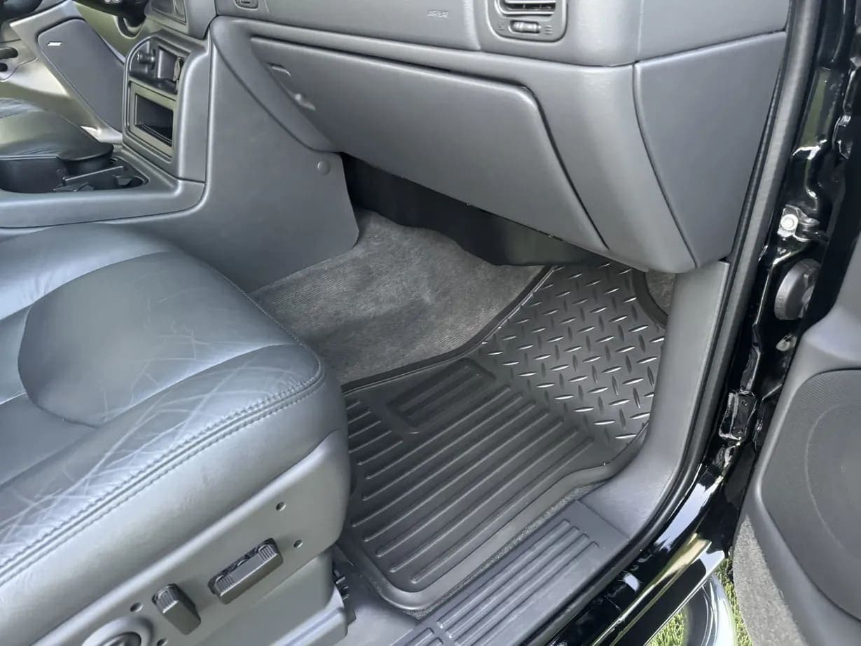 2003 Chevrolet Silverado 2500HD LT, view