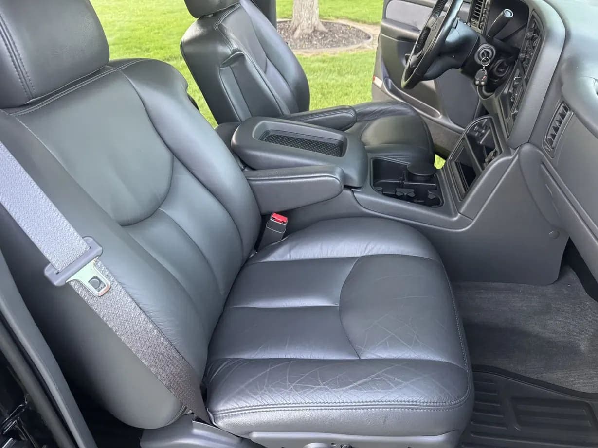 2003 Chevrolet Silverado 2500HD LT, view