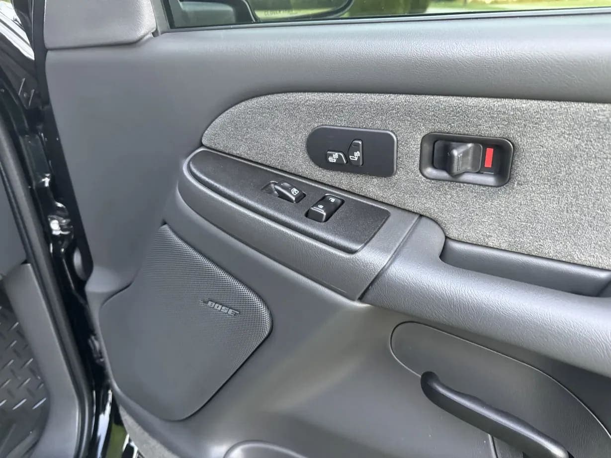 2003 Chevrolet Silverado 2500HD LT, view