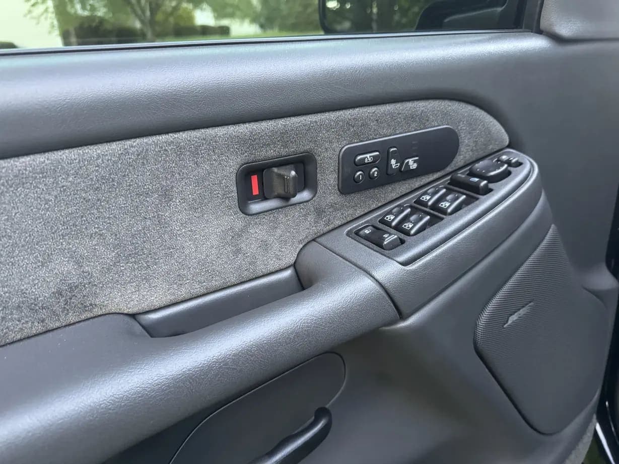 2003 Chevrolet Silverado 2500HD LT, view