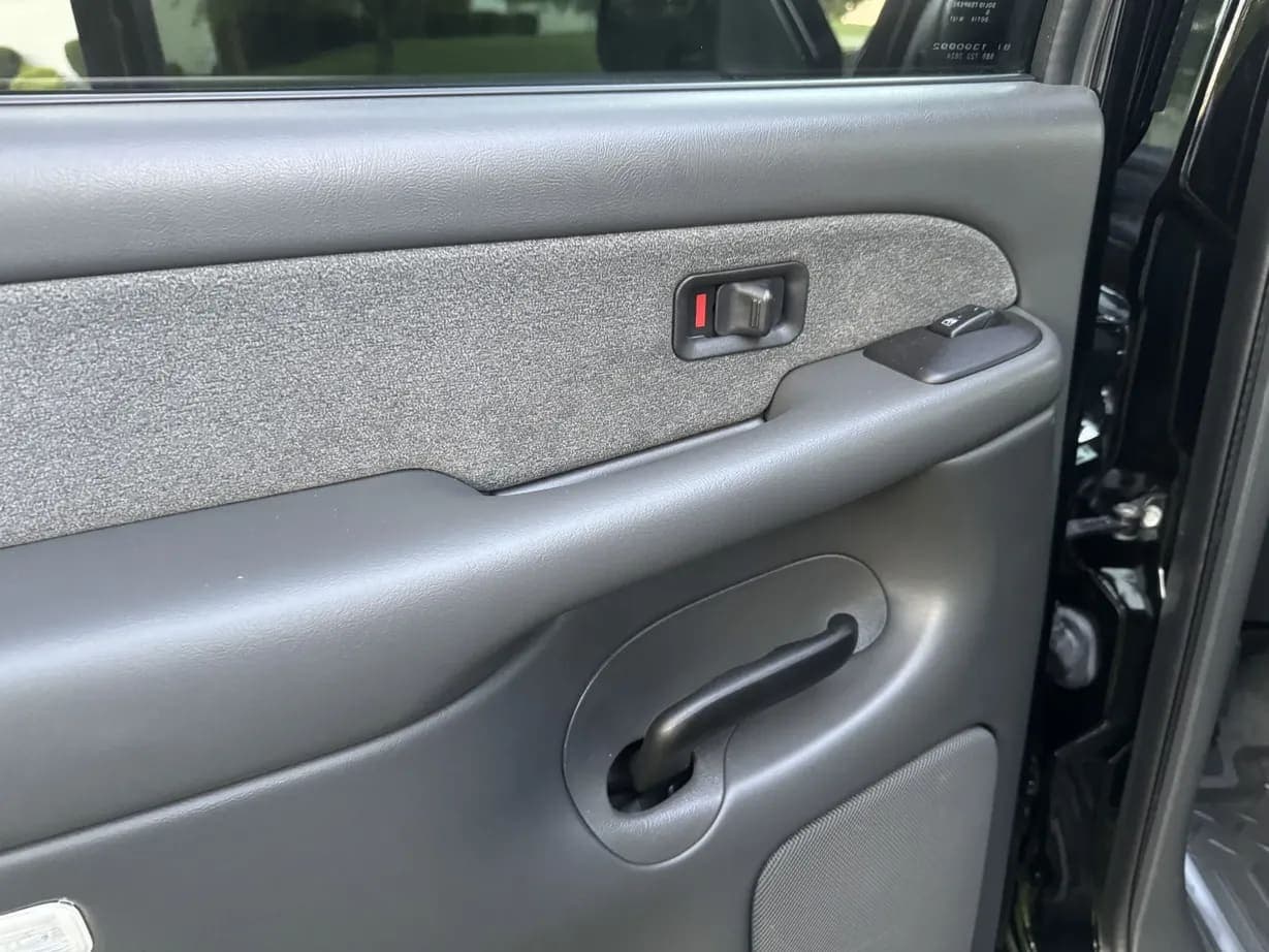 2003 Chevrolet Silverado 2500HD LT, view
