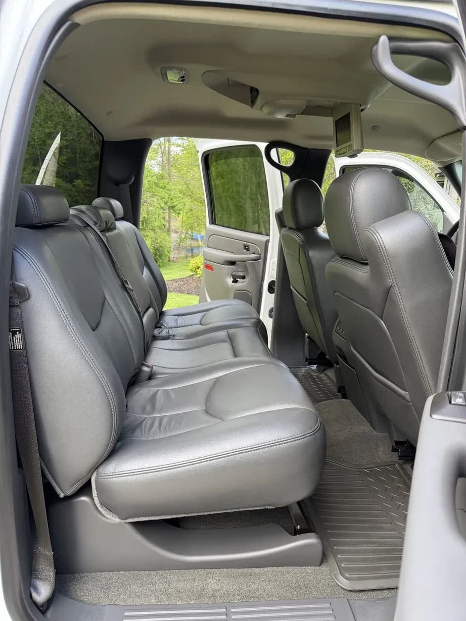 2007 Chevrolet Silverado 3500 Classic LT, view