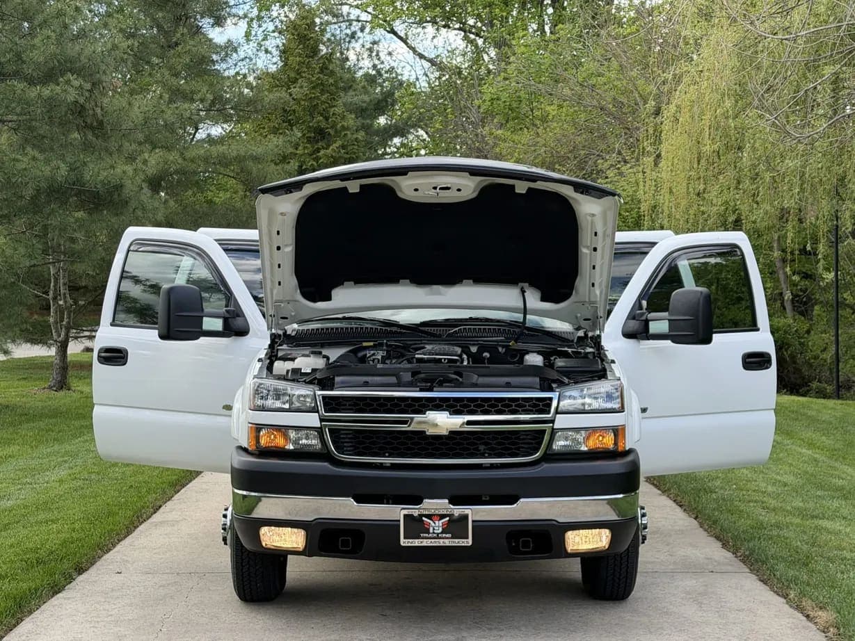 2007 Chevrolet Silverado 3500 Classic LT, view