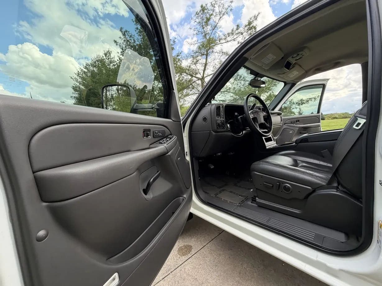 2007 Chevrolet Silverado 3500 Classic LT, view