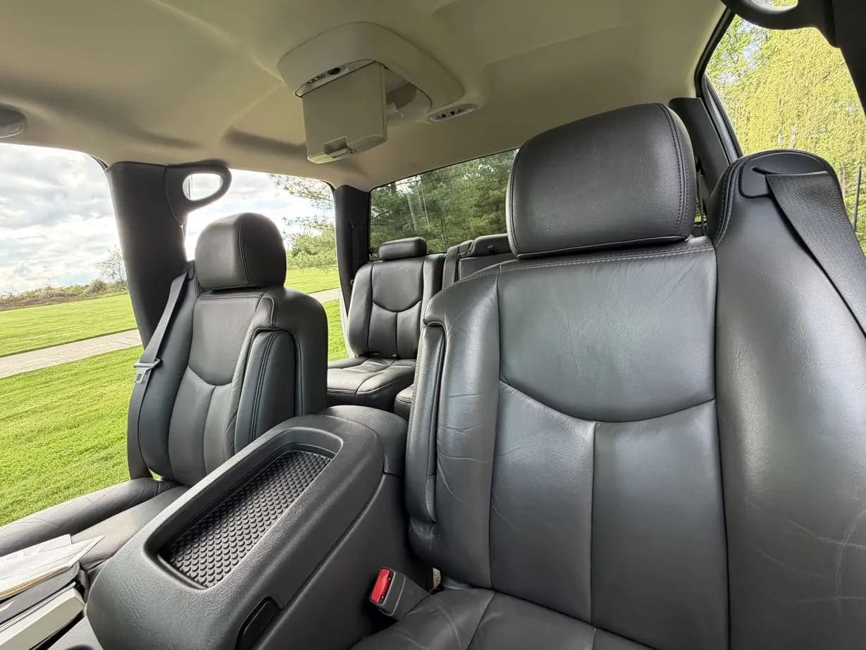 2007 Chevrolet Silverado 3500 Classic LT, view