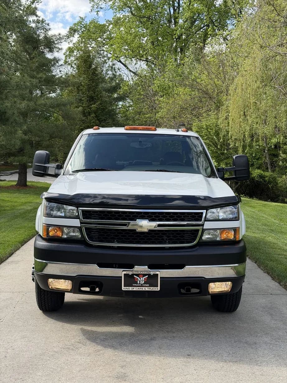 2007 Chevrolet Silverado 3500 Classic LT, view
