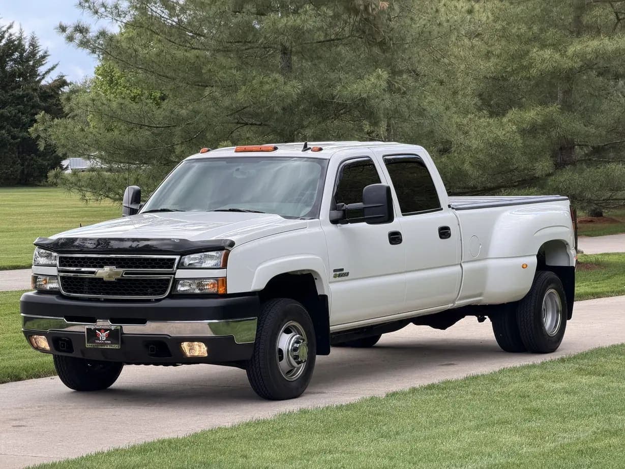 2007 Chevrolet Silverado 3500 Classic LT, view