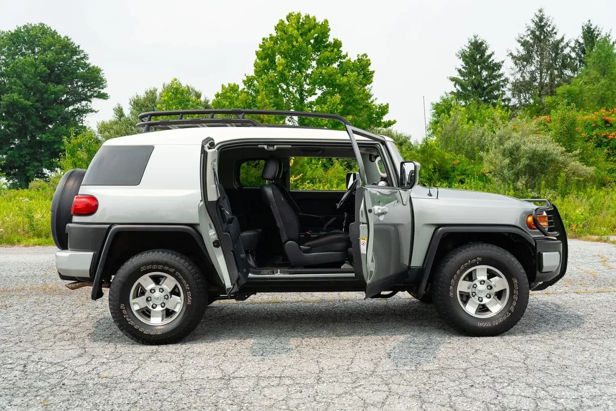 2010 Toyota FJ Cruiser, view