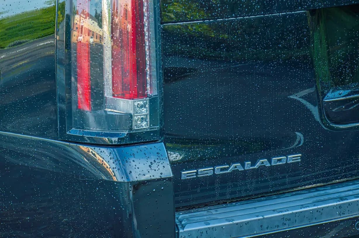 2015 Cadillac Escalade Luxury, view