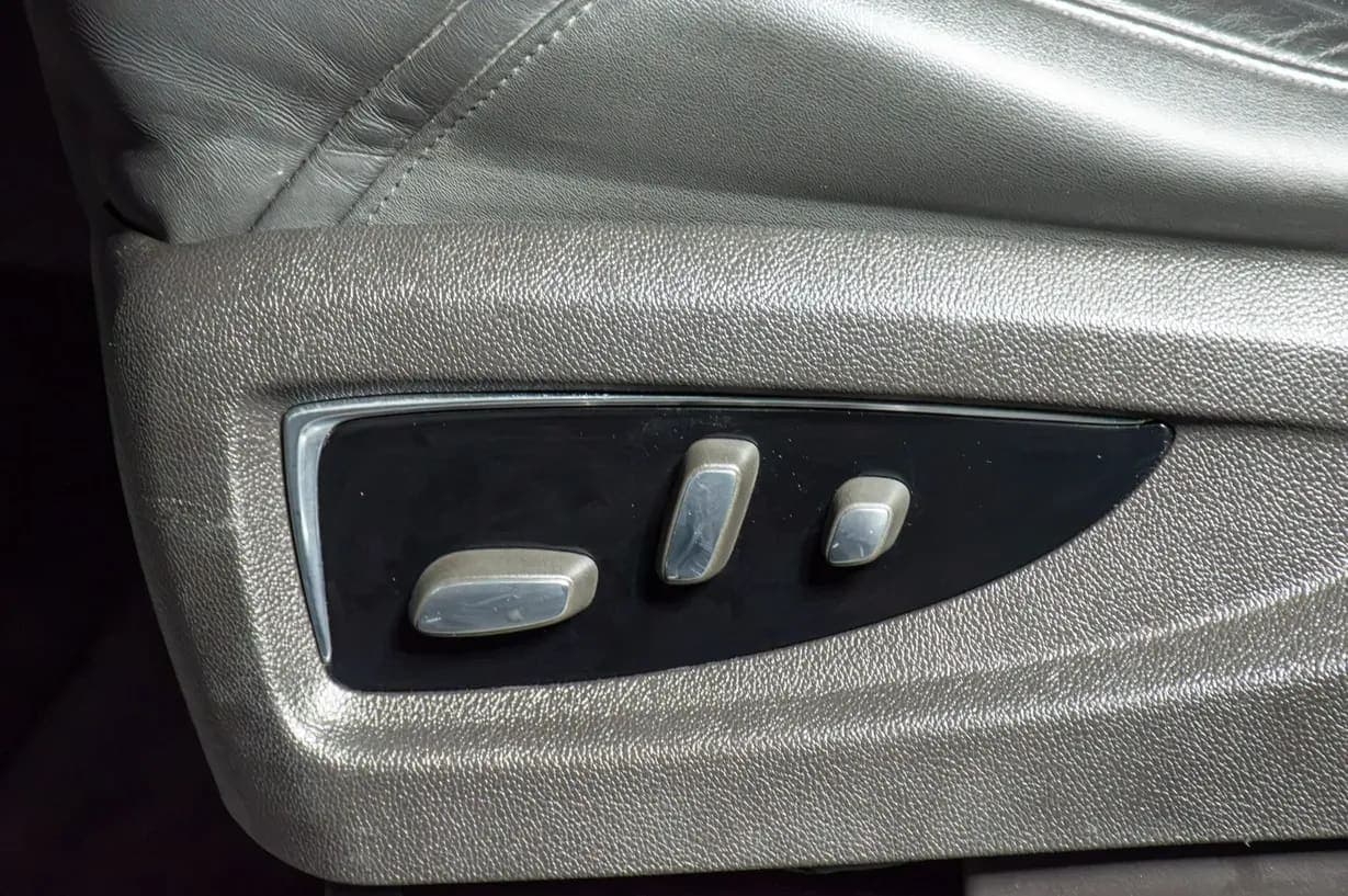 2015 Cadillac Escalade Luxury, view