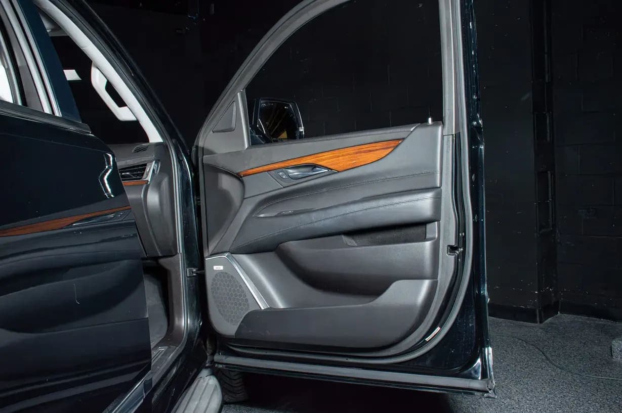 2015 Cadillac Escalade Luxury, view