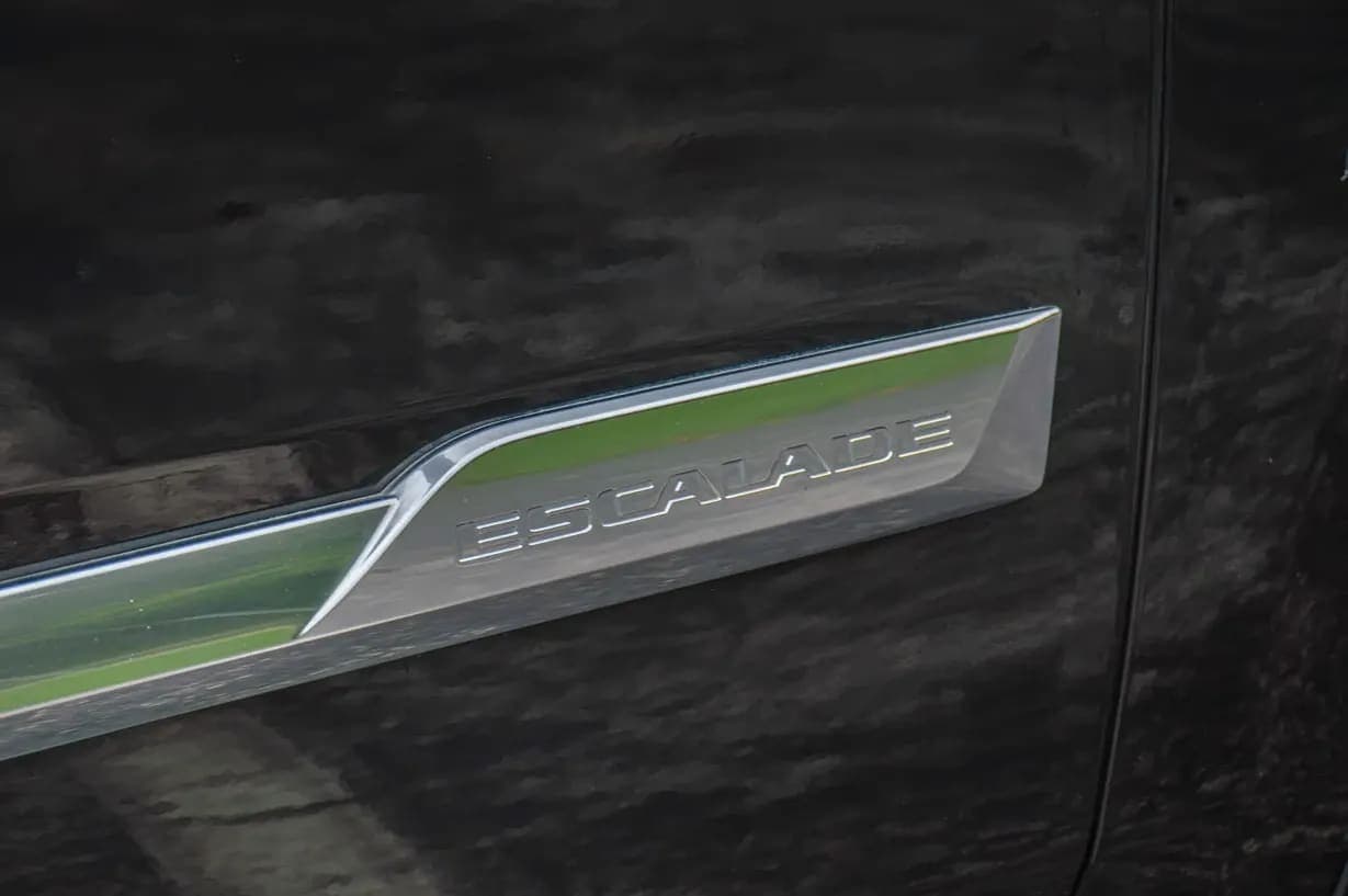 2015 Cadillac Escalade Luxury, view