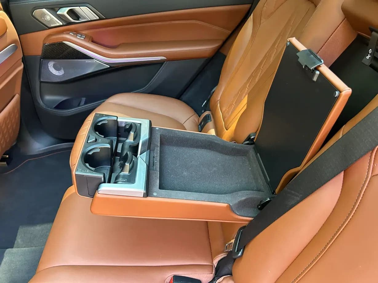 2024 BMW Alpina XB7, view