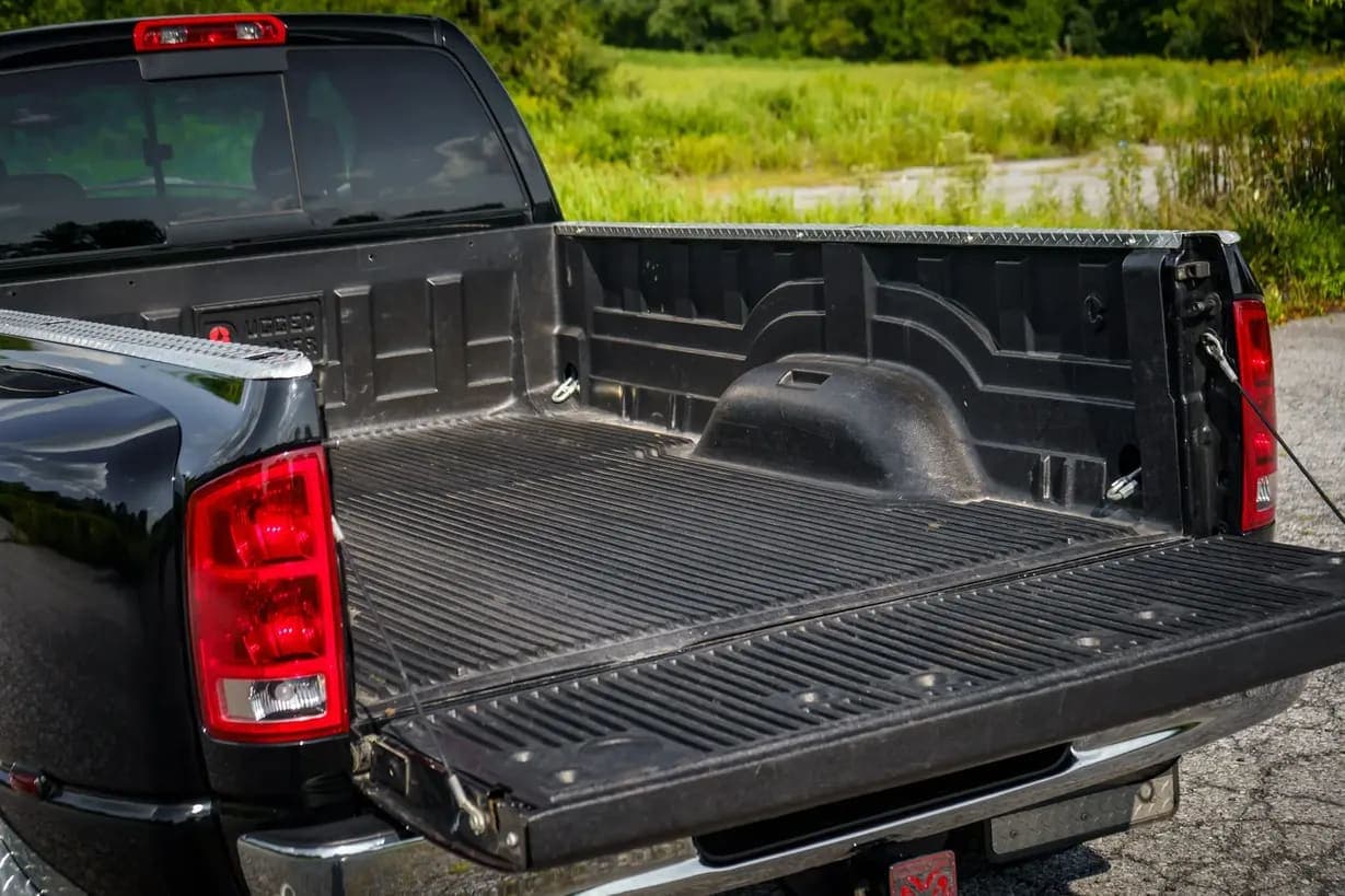 2004 Dodge Ram 3500 Laramie Quad Cab Dually, view