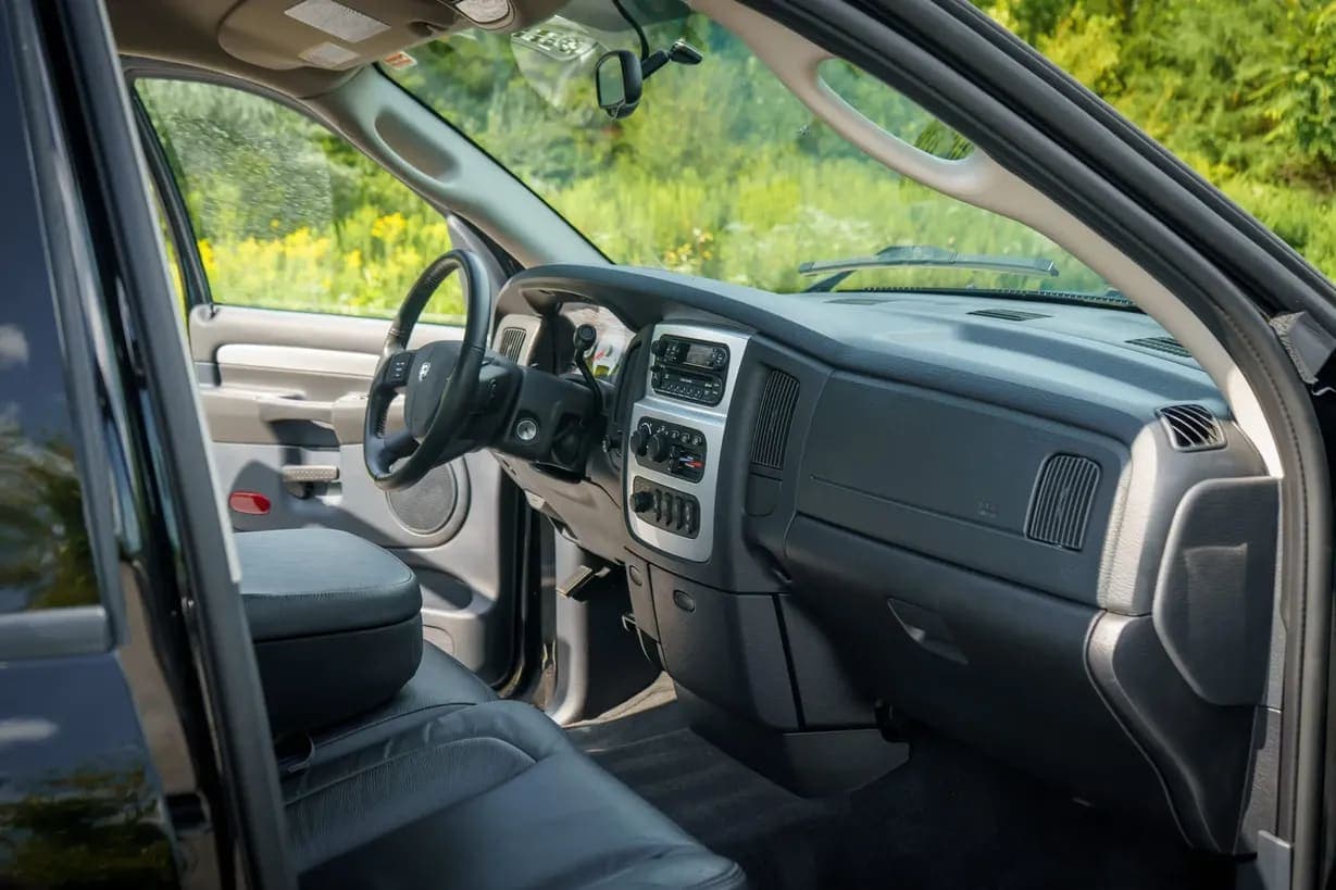 2004 Dodge Ram 3500 Laramie Quad Cab Dually, view