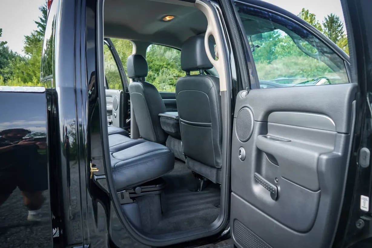 2004 Dodge Ram 3500 Laramie Quad Cab Dually, view