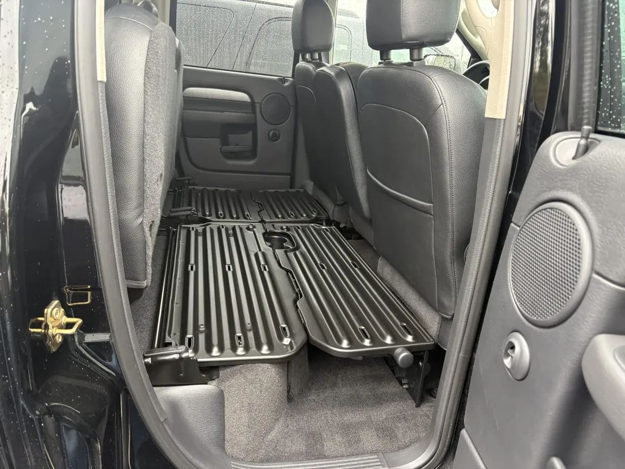 2004 Dodge Ram 3500 Laramie Quad Cab Dually, view