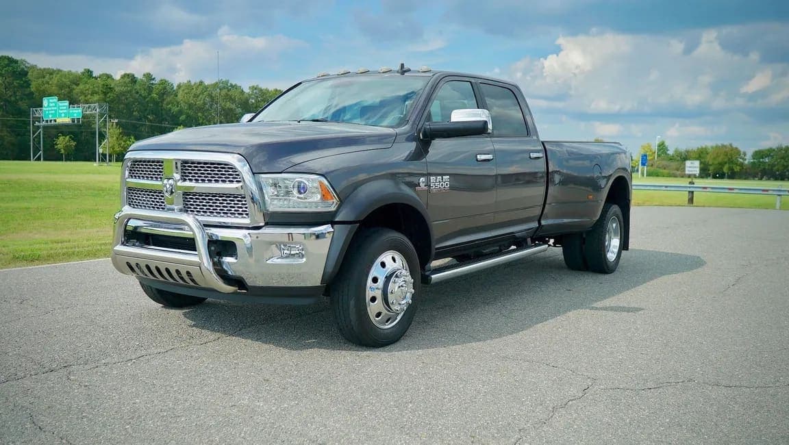 2014 Ram 5500 LARAMIE DUALLY exterior