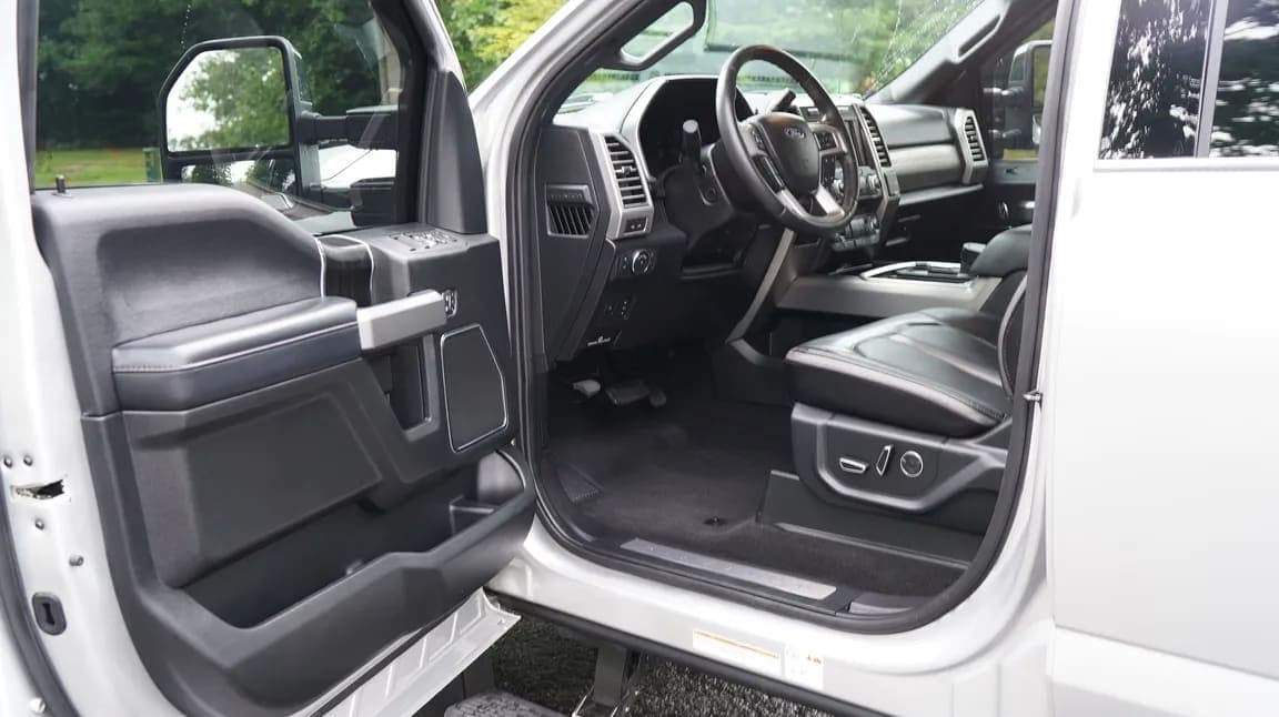 2019 Ford Super Duty F-450 DRW PLATINUM, view