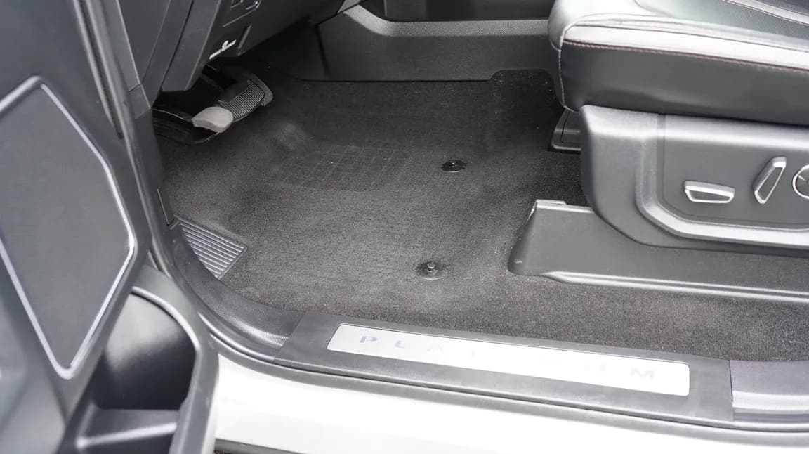 2019 Ford Super Duty F-450 DRW PLATINUM, view