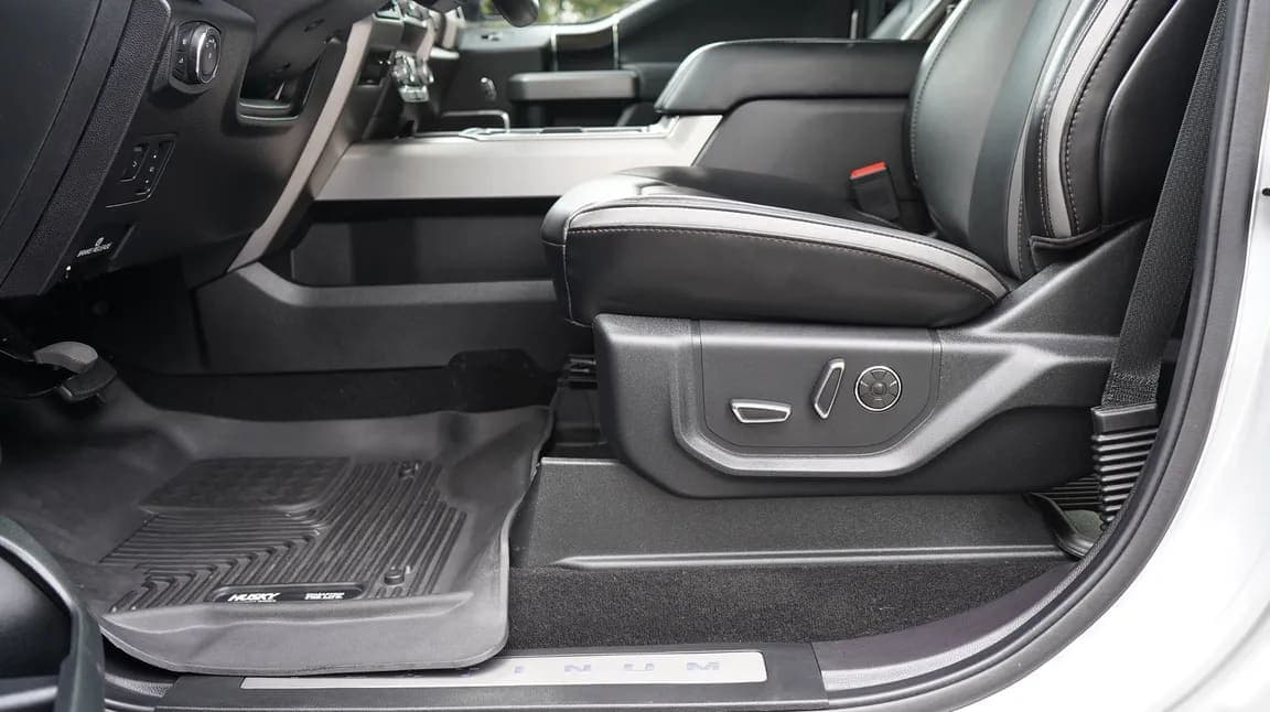 2019 Ford Super Duty F-450 DRW PLATINUM, view