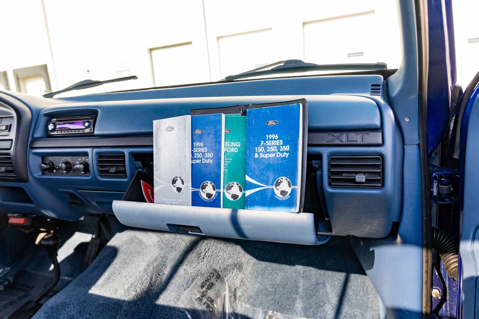 1996 Ford F-250 Regular Cab 4x4 XLT – 7.3L Powerstroke Diesel – Low 120K Miles! Drop, view