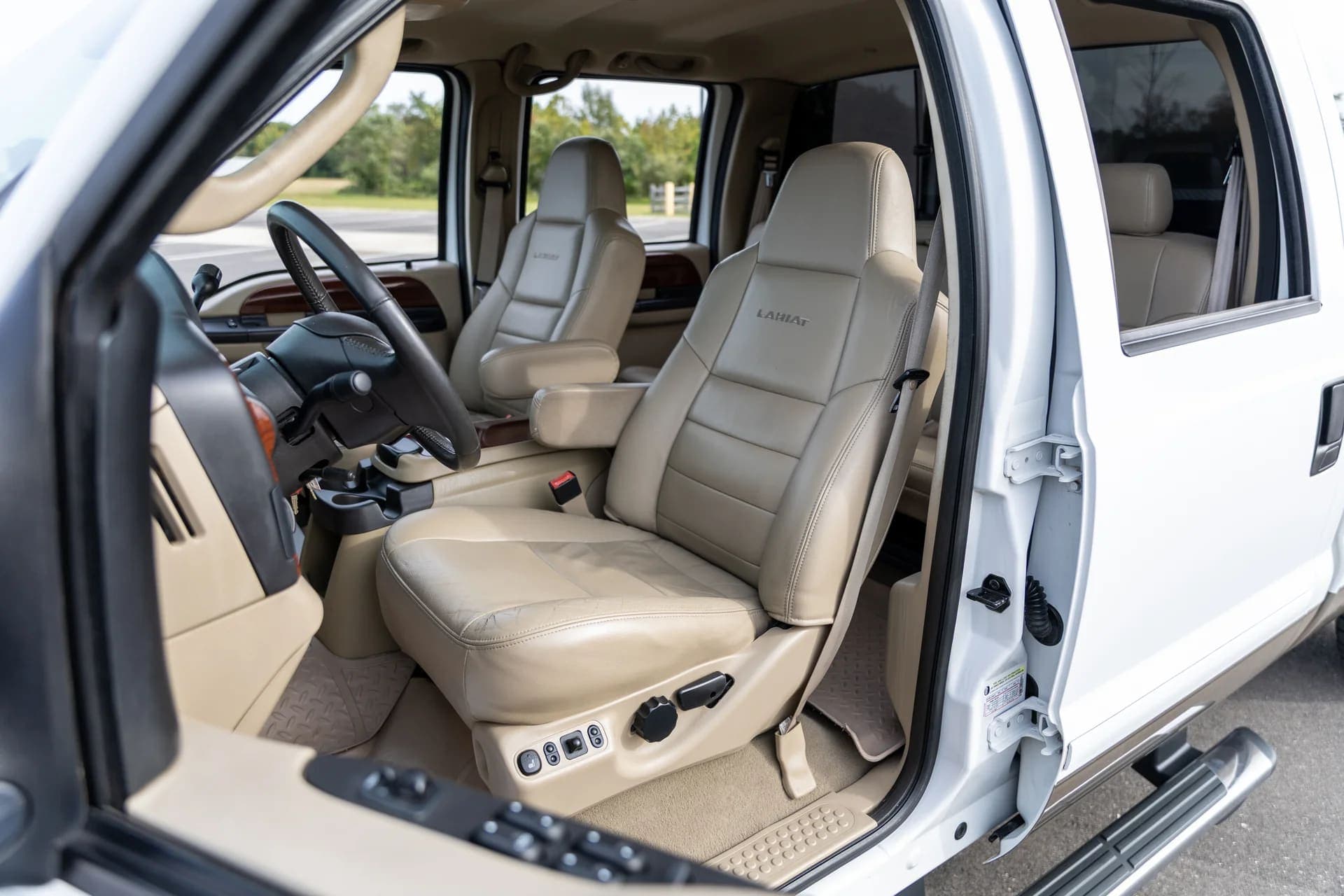2005 Ford F-250 Super Duty Lariat Crew Cab 4x4 – 6.0L Powerstroke – Only 58,848 Miles!, view